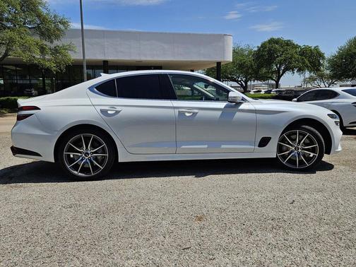 2025 Genesis G70 2.5T