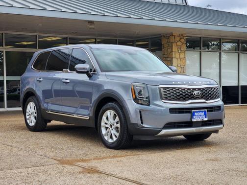 Everlasting Silver 2020 Kia Telluride LX