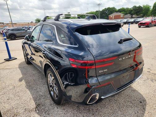 Vik Black 2023 Genesis GV70 2.5T