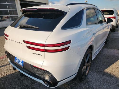 Uyuni White 2025 Genesis GV70 3.5T Sport