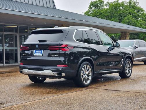 Black Sapphire Metallic 2025 BMW X5 PHEV xDrive50e
