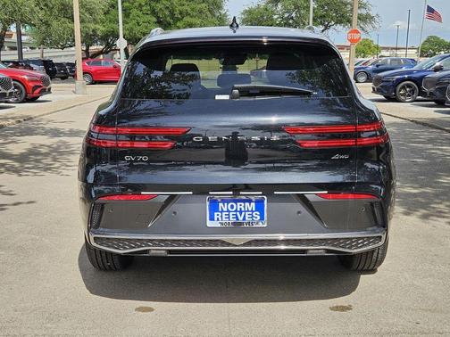 2026 Genesis GV70 2.5T Advanced