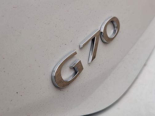 Uyuni White 2026 Genesis G70 2.5T Prestige