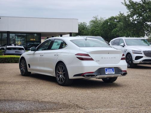 Uyuni White 2026 Genesis G70 2.5T Prestige