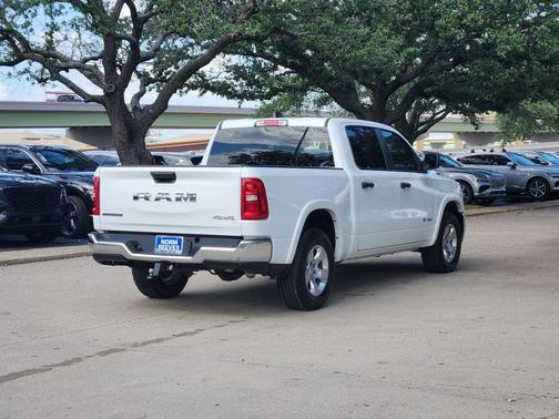 Bright White Clearcoat 2025 RAM 1500 Big Horn/Lone Star