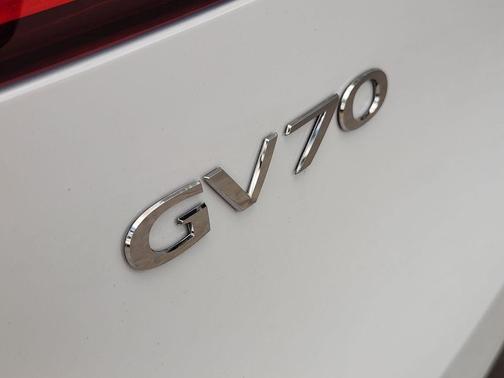 Uyuni White 2026 Genesis GV70 2.5T Sport Prestige