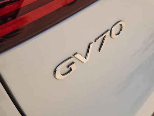 Uyuni White 2026 Genesis GV70 2.5T