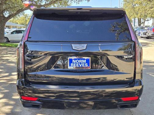 2022 Cadillac Escalade Sport