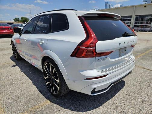 2023 Volvo XC60 B6 Ultimate Dark Theme