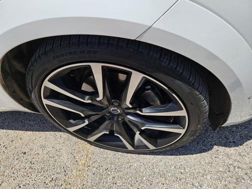 2023 Volvo XC60 B6 Ultimate Dark Theme