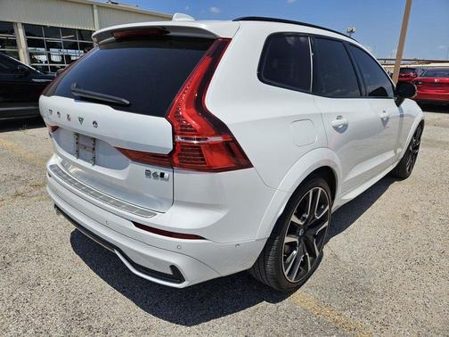 2023 Volvo XC60 B6 Ultimate Dark Theme