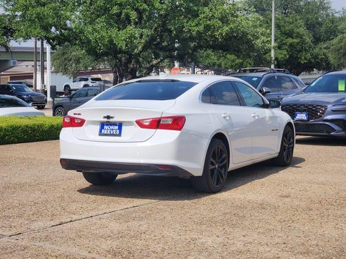Summit White 2018 Chevrolet Malibu LT