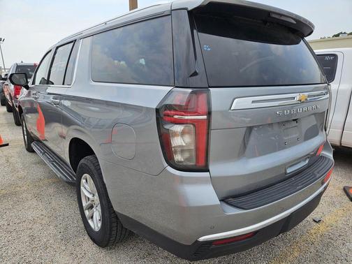 2023 Chevrolet Suburban LT
