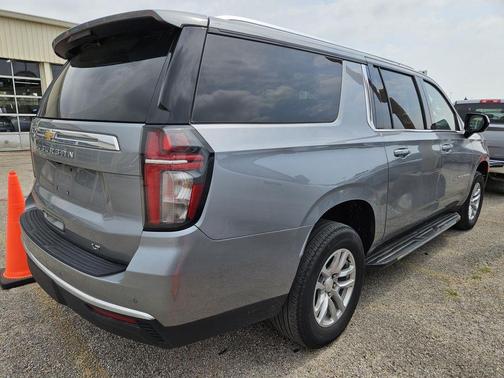 2023 Chevrolet Suburban LT