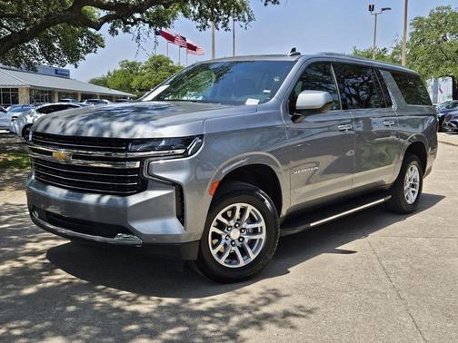 2023 Chevrolet Suburban LT