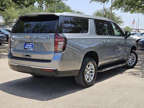 2023 Chevrolet Suburban LT