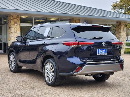 2022 Toyota Highlander Platinum