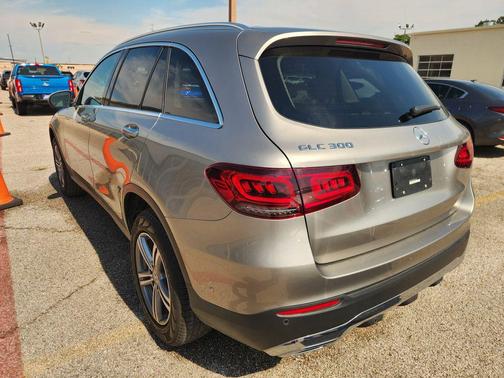 Cirrus Silver Metallic 2022 Mercedes-Benz GLC 300 Base