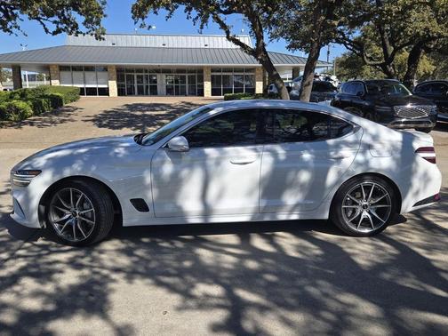2025 Genesis G70 2.5T