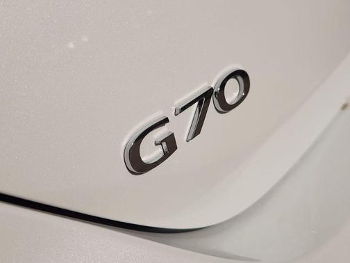Uyuni White 2026 Genesis G70 3.3T Sport Prestige