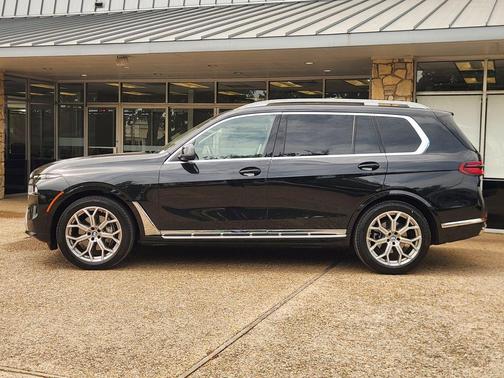 Black Sapphire Metallic 2026 BMW X7 xDrive40i