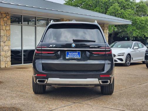 Black Sapphire Metallic 2026 BMW X7 xDrive40i