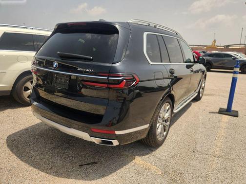 Black Sapphire Metallic 2026 BMW X7 xDrive40i
