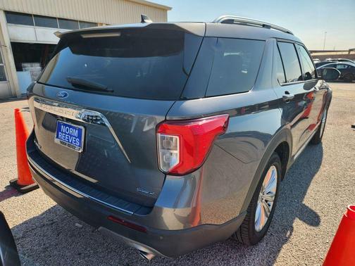 Gray Metallic 2021 Ford Explorer Limited