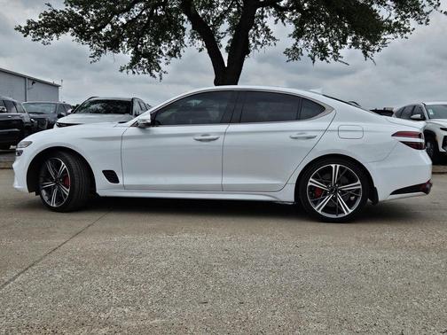 2025 Genesis G70 2.5T