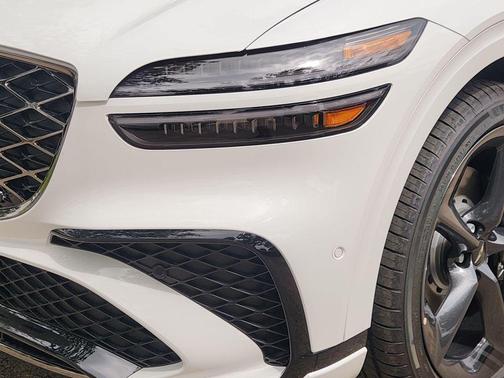 Uyuni White 2026 Genesis GV70 3.5T Sport Prestige