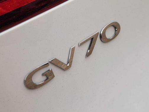 Uyuni White 2026 Genesis GV70 2.5T