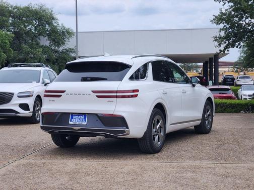 Uyuni White 2026 Genesis GV70 2.5T