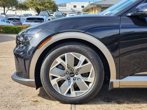 2025 Genesis GV60 Standard