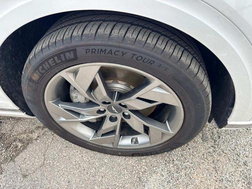 2024 Genesis Electrified GV70 Advanced