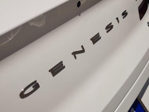 Uyuni White 2026 Genesis GV80 2.5T Prestige