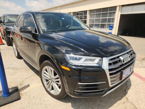 Mythos Black Metallic 2018 Audi Q5 2.0T Tech Premium