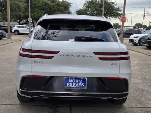 2026 Genesis GV70 2.5T