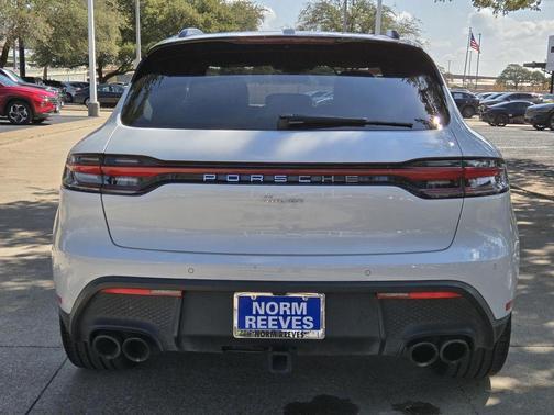 2023 Porsche Macan Base