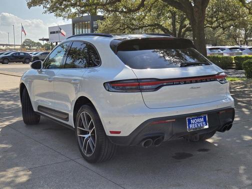 2023 Porsche Macan Base