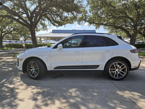 2023 Porsche Macan Base