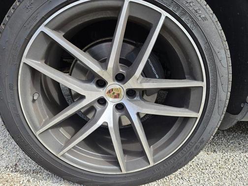 2023 Porsche Macan Base