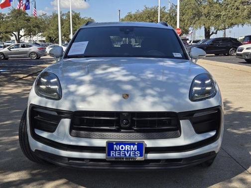 2023 Porsche Macan Base