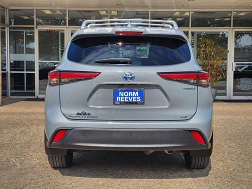 2023 Toyota Highlander Hybrid Bronze Edition