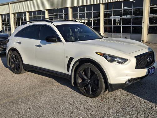 2017 INFINITI QX70 Base