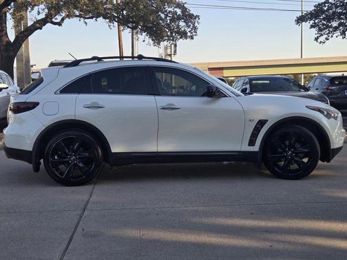 2017 INFINITI QX70 Base