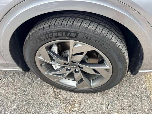 2025 Genesis Electrified GV70 Advanced
