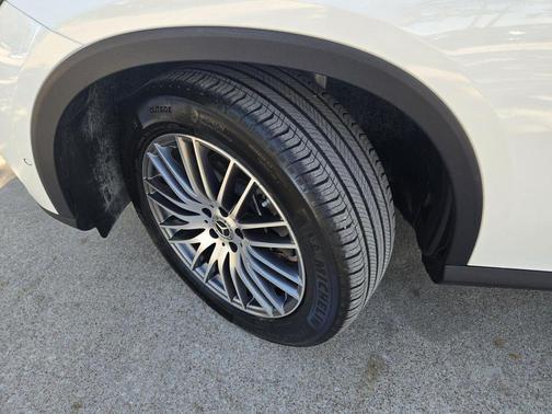 2025 Mercedes-Benz GLC 300 Base