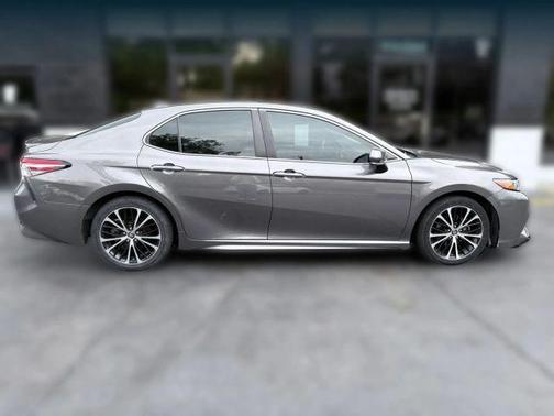 Gray 2018 Toyota Camry SE