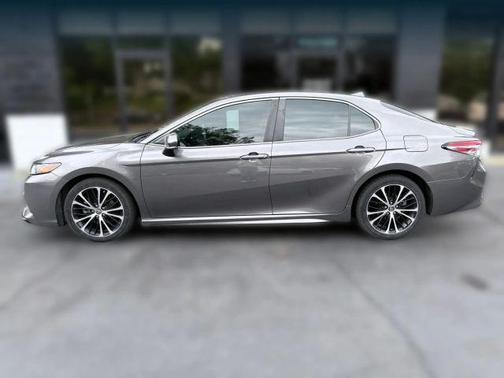 Gray 2018 Toyota Camry SE
