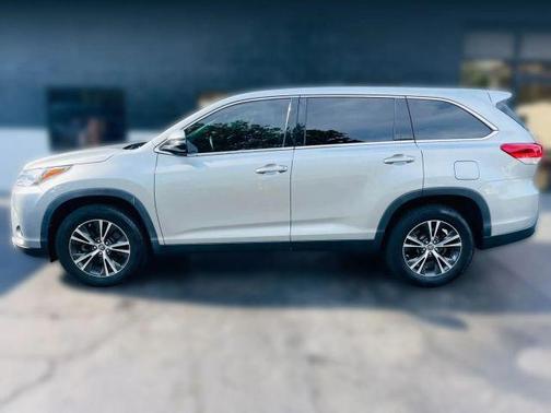 Silver 2019 Toyota Highlander LE